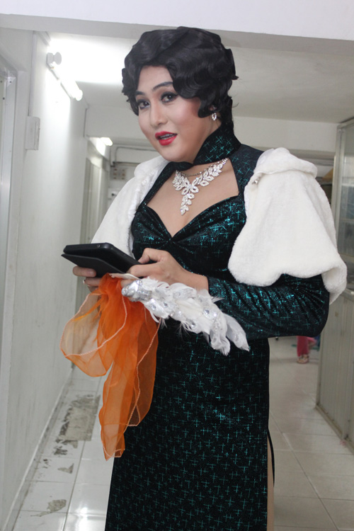 "Gái đẹp" Phi Long khiến Quang Lê vỡ tim, Sao ngoại-sao nội, Ca nhạc - MTV, Tran Thanh, Phi Long, gia gai, Quang Le, liveshow, ca si, tin tuc