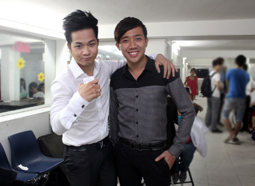 "Gái đẹp" Phi Long khiến Quang Lê vỡ tim, Sao ngoại-sao nội, Ca nhạc - MTV, Tran Thanh, Phi Long, gia gai, Quang Le, liveshow, ca si, tin tuc