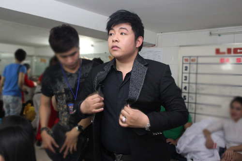 "Gái đẹp" Phi Long khiến Quang Lê vỡ tim, Sao ngoại-sao nội, Ca nhạc - MTV, Tran Thanh, Phi Long, gia gai, Quang Le, liveshow, ca si, tin tuc