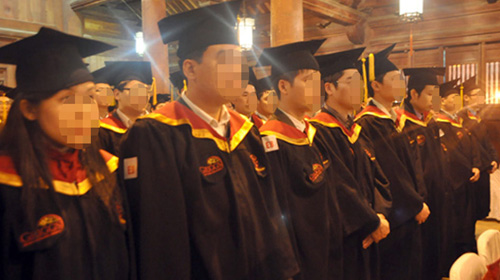Không công nhận 2.000 bằng cử nhân, thạc sĩ - 2