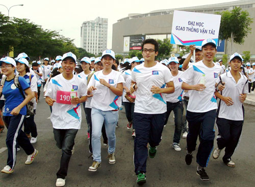Thắp lửa Olympic bằng công nghệ, Thời trang Hi-tech, 