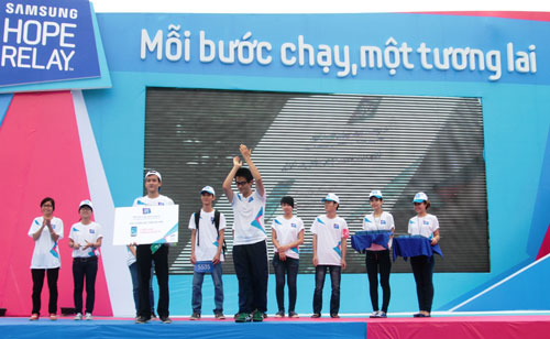 Thắp lửa Olympic bằng công nghệ, Thời trang Hi-tech, 