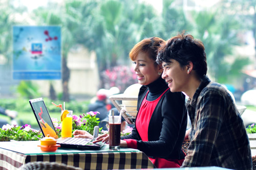 Xem phim HD “siêu tốc” trên “dế” yêu, Thị trường - Tiêu dùng, 