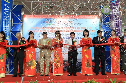AutoExpo 2012: Èo uột hơn chợ chiều, Ô tô - Xe máy, AutoExpo 2012, AutoExpo, thi truong o to, tin tuc o to, thi truong o to Viet Nam, nhap khau o to, o to, AutoExpo 2011, Audi, Mercedes-Benz, Renault, Tata Daewoo, Geely, o to Viet, trien lam o to 2012, trien lam o to