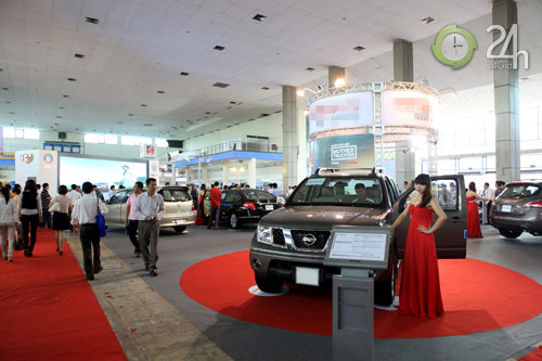 AutoExpo 2012: Èo uột hơn chợ chiều, Ô tô - Xe máy, AutoExpo 2012, AutoExpo, thi truong o to, tin tuc o to, thi truong o to Viet Nam, nhap khau o to, o to, AutoExpo 2011, Audi, Mercedes-Benz, Renault, Tata Daewoo, Geely, o to Viet, trien lam o to 2012, trien lam o to