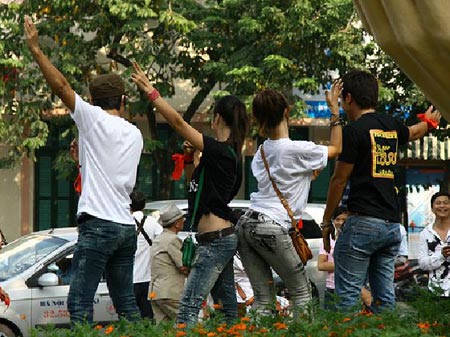 Những ảnh khó đỡ của chị em (5), Cười 24H, tranh vui, anh vui, chi em kho do, chi em hai huoc, tranh hai, bao, hoi quan cuoi, cuoi 24h
