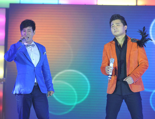 Lý Nhã Kỳ lúng túng làm MC, Ca nhạc - MTV, Ly Nha Ky, Phi Thanh Van, tau hai, Van Quang Long, Lam Vu, liveshow, Ngoc Son, Hac bach cong tu, ca si, tin tuc