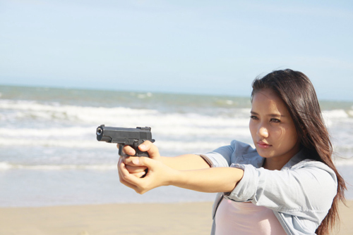 Nín thở xem Á hậu “đối đầu” xã hội đen, Phim mới, Phim, Phan nhu thao, A hau phan thu thao, A hau viet nam hoan cau, Ranh gioi trang den, Vo thanh tam, xa hoi den, Phim hanh dong, dien vien