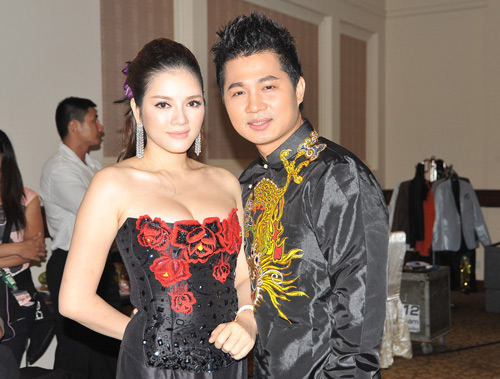 Lý Nhã Kỳ lúng túng làm MC, Ca nhạc - MTV, Ly Nha Ky, Phi Thanh Van, tau hai, Van Quang Long, Lam Vu, liveshow, Ngoc Son, Hac bach cong tu, ca si, tin tuc