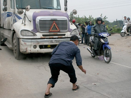 Những hình ảnh chỉ có ở Việt Nam (67), Cười 24H, tranh vui, chi co o viet nam, anh vui, tranh hai, anh hai, bao, cuoi 24h