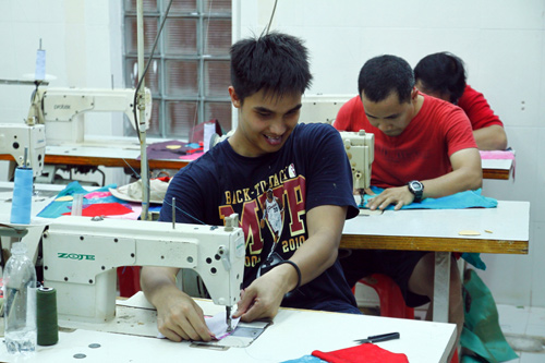Baggio bốc hỏa vì bị ép học may, Phim, Baggio, Cuoc dua ki thu, the amazing race, dien vien, ca si, thu thach,