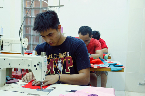 Baggio bốc hỏa vì bị ép học may, Phim, Baggio, Cuoc dua ki thu, the amazing race, dien vien, ca si, thu thach,