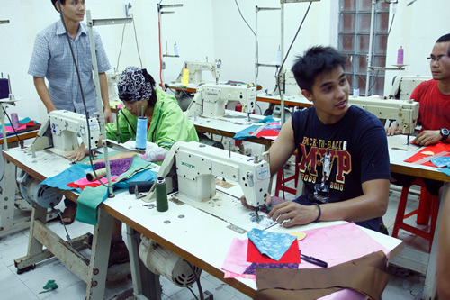 Baggio bốc hỏa vì bị ép học may, Phim, Baggio, Cuoc dua ki thu, the amazing race, dien vien, ca si, thu thach,