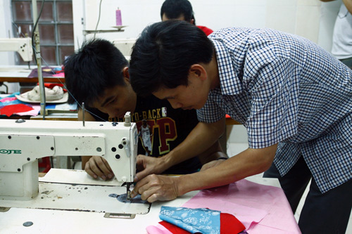 Baggio bốc hỏa vì bị ép học may, Phim, Baggio, Cuoc dua ki thu, the amazing race, dien vien, ca si, thu thach,