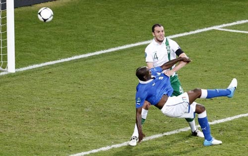 Anh – Italia: Sao nào sẽ tỏa sáng?, Bóng đá, Anh vs italia, Anh, italia, Walcott, Rooney, Gerrard, Pirlo, De Rossi, Balotelli, bong da, bong da 24h, ket qua bong da, bao bong da, euro 2012, lich thi dau euro, lich euro 2012, lich dau euro, lich dau euro 2012, ket qua euro 2012, bang xep hang euro 2012, video euro 2012