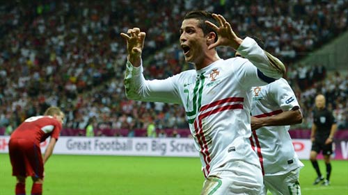 Ronaldo vs TBN: Bàn đạp lên đỉnh số 1, Euro 2012, ronaldo, cristiano ronaldo, cr7, ronaldo vs tay ban nha, bo dao nha vs tay ban nha, euro 2012, lich thi dau euro, lich euro 2012, lich dau euro, lich dau euro 2012, ket qua euro 2012, bang xep hang euro 2012, video euro 2012, bong da, bong da 24h, bao bong da, ket qua bong da, lich thi dau bong da
