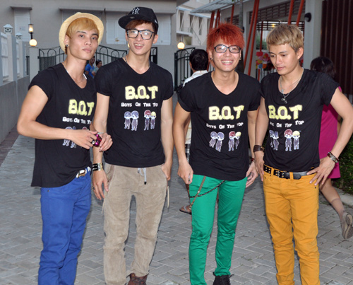 Phi Thanh Vân gây chú ý với style lạ, Ca nhạc - MTV, Phi thanh van, Da nau, Nu hoang dao keo, B O T, nhom nhac nam, offline ca si, Fan, ca si, dien vien