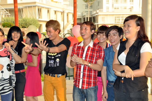 Phi Thanh Vân gây chú ý với style lạ, Ca nhạc - MTV, Phi thanh van, Da nau, Nu hoang dao keo, B O T, nhom nhac nam, offline ca si, Fan, ca si, dien vien