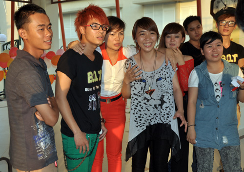 Phi Thanh Vân gây chú ý với style lạ, Ca nhạc - MTV, Phi thanh van, Da nau, Nu hoang dao keo, B O T, nhom nhac nam, offline ca si, Fan, ca si, dien vien