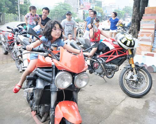 Ngắm dàn mô tô "khủng" quần tụ, Xe xịn, Ô tô - Xe máy, Mo to khung, mo to phan khoi lon, xe phan khoi lon, mo to, xe may, dan xe khung, dan mo to khung, Hoda VTX 1800, Ducati Monster 795, Triumph Triple, Kawasaki Z1000, Honda CBR 929, Honda CB 1000r, Can-am Spyder