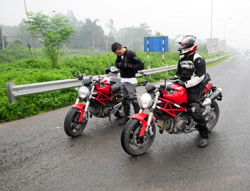 Ngắm dàn mô tô "khủng" quần tụ, Xe xịn, Ô tô - Xe máy, Mo to khung, mo to phan khoi lon, xe phan khoi lon, mo to, xe may, dan xe khung, dan mo to khung, Hoda VTX 1800, Ducati Monster 795, Triumph Triple, Kawasaki Z1000, Honda CBR 929, Honda CB 1000r, Can-am Spyder