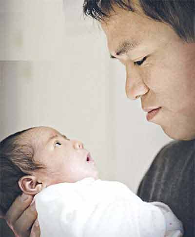 Mẹo hay cho người bắt đầu làm bố, Khoa nhi, Sức khỏe đời sống, Meo lam bo, cham con, bung me, giong noi, am nhac, gan con, kha nang lam bo, om ap con, au yem con, suc khoe, bao.