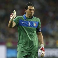 Buffon: Trường thành cản xe tăng