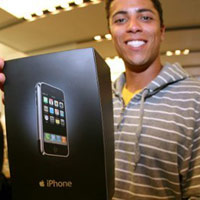 iPhone: Từ bị cười mỉa trở thành siêu bom tấn