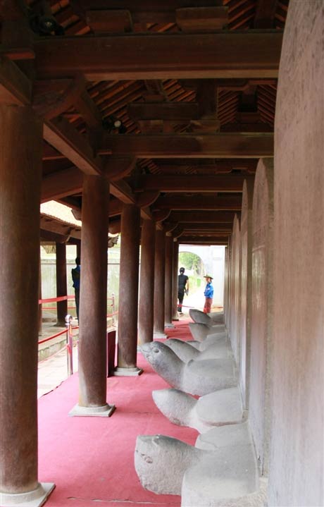 Sinh viên vào mùa 'trông rùa Văn Miếu', Giáo dục - du học, van mieu, cau may, si tu, thi sinh, sinh vien tinh nguyen, tuyen sinh 2012, dap an de thi dai hoc 2012, bao