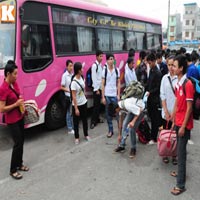 Sĩ tử ùn ùn lên Hà Nội dự thi đại học