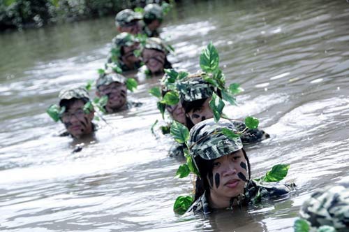 Hồn nhiên như “lính đặc công” tuổi teen, Tin tức trong ngày, linh dac cong, chien si dac cong, bo doi dac cong, dac cong, bo doi, luyen tap, tu hao chien si dac cong, hoc ky quan doi, dac cong rung sac, dac cong tap luyen, bao, tin hay, tin hot, tin tuc