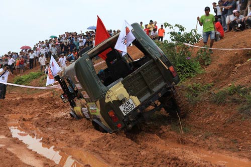 Giải đua xe ô tô địa hình Việt Nam: Kịch tính - 2