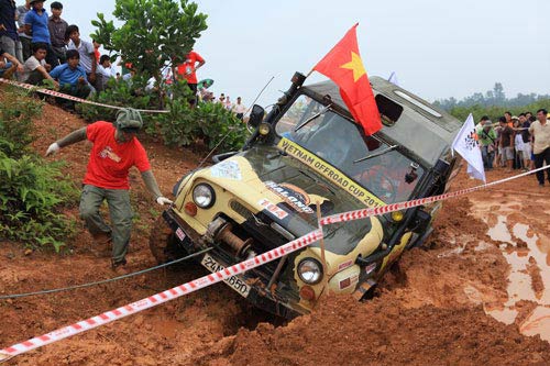 Giải đua xe ô tô địa hình Việt Nam: Kịch tính - 3
