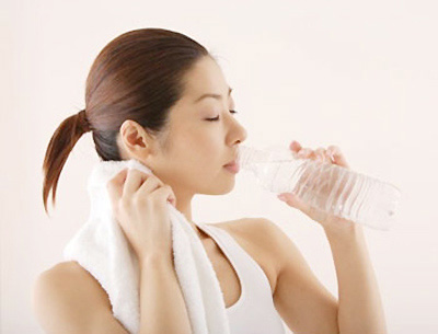 Những kiểu uống nước chưa tốt cho sức khỏe - 3