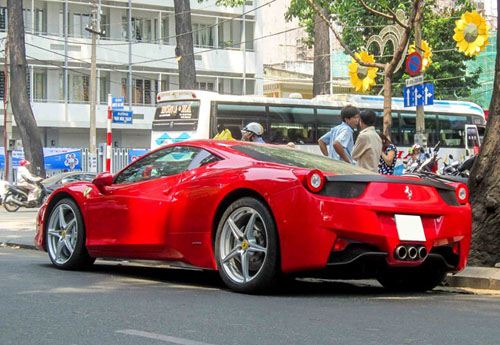 Ferrari 15 tỷ của thiếu gia Sài thành xuống phố - 2