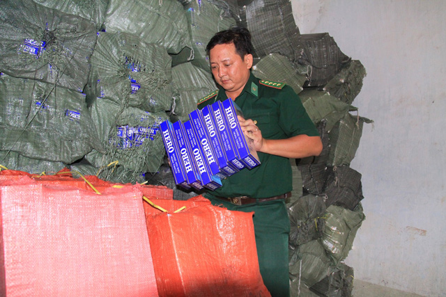 Bắt giữ lượng thuốc lá lậu cực lớn cùng 13 xe "hộ tống" - 1