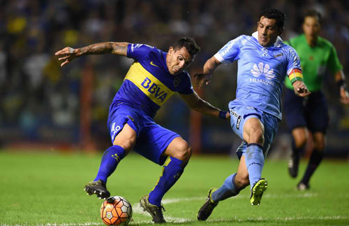 Tevez solo ghi bàn từ cự ly hơn 70m - 1
