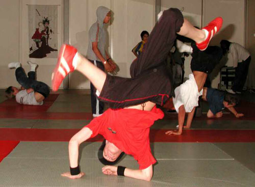 Video: Cậu bé nhảy hip hop điêu luyện - 4