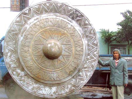 Chiếc chiêng đồng lớn nhất Việt Nam - 1