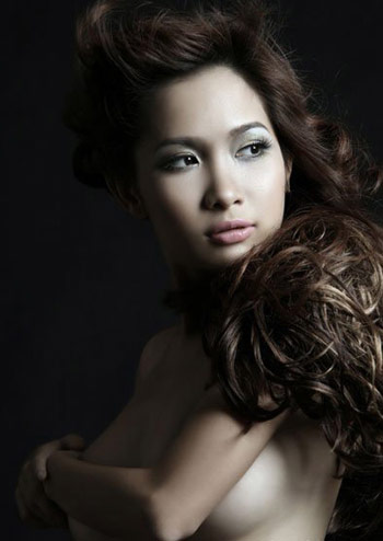 Duy Uyên lộ ảnh bán nude - 4