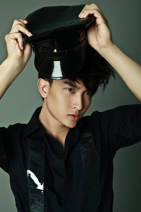 Tạo hình sexy như “hot boy” Chan Than San - 11
