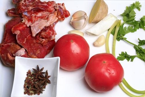 Bò hầm cà chua, Ẩm thực, am thuc, món ngon, thịt bò, món hầm, hoa hồi, cà chua, chế biến, bánh mỳ