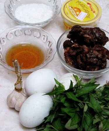 Trứng vịt lộn xào me - 1