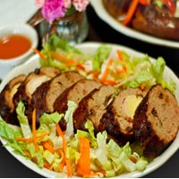 Thịt cuộn nhân trứng Embutido thơm nức