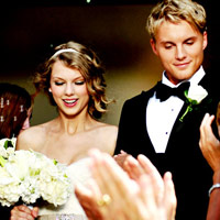 Taylor Swift đã lên xe hoa?