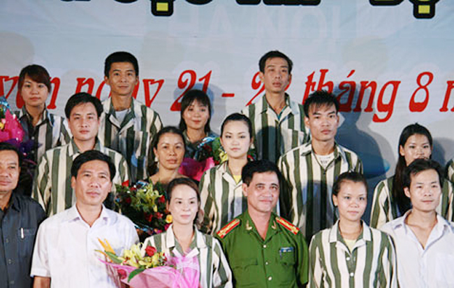 Kim Anh nói: 'Thực sự trong lúc này, em mới thấu được thế nào là giá trị của tình yêu, tình bạn chị ạ!'