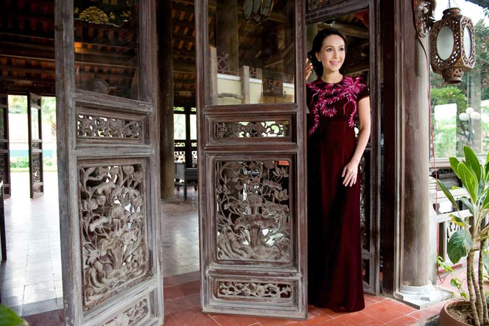 Diễm My và Lê Khanh mặc áo dài mừng đại lễ - 12
