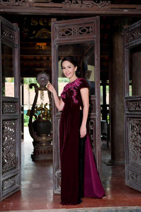 Diễm My và Lê Khanh mặc áo dài mừng đại lễ - 13