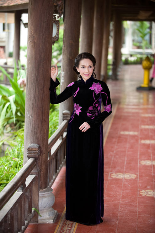 Diễm My và Lê Khanh mặc áo dài mừng đại lễ - 17