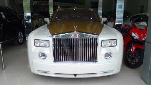 Siêu xe Rolls-Royce Phantom có màu lạ tại Hà Nội - 2